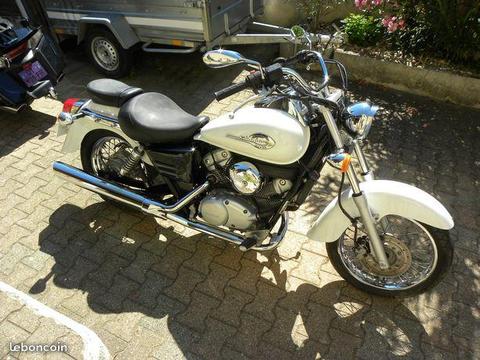 Honda 125 Shadow en très bon état