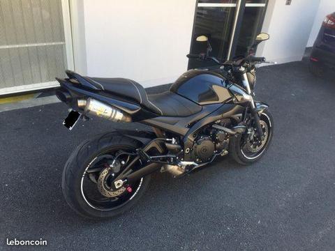 Suzuki GSR 600 Full black
