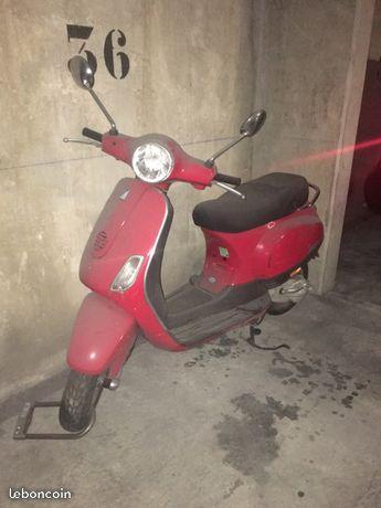 Vespa LX 50 rouge
