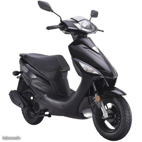Scooter comme neuf ac accessoires