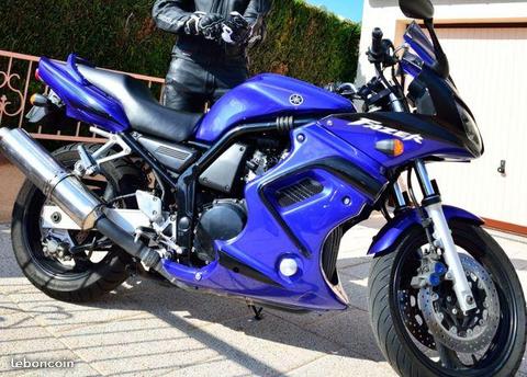 YAMAHA Fazer FZS 600 (RJ025)