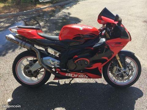 Aprilia rsv 1000 r factory