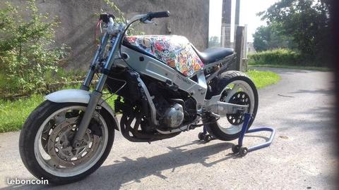 YAHAMA 600 FZR stunt