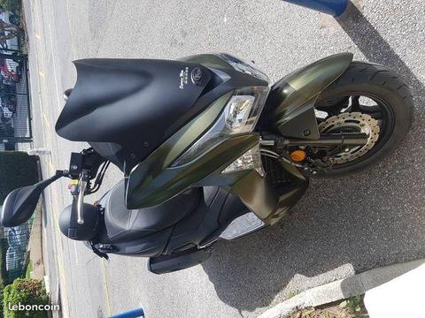 bradé kymco 125 black/kaki 400km neuf
