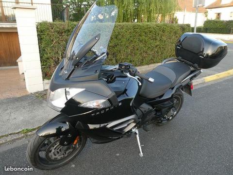 Triumph Trophy SE 1215 11/2015 1iere Main Full