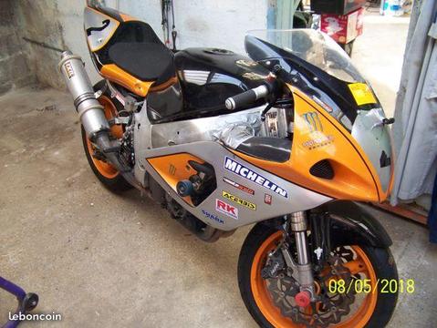 GSXR 750 SRAD Piste