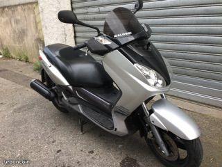 Xmax 125