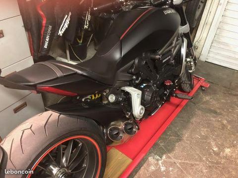 Ducati Xdiavel ( état neuf ) peut de km (échange)