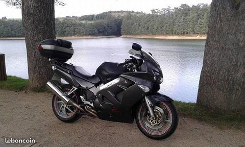 VFR 800 Fi 98 ou échange