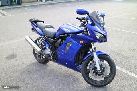 Yamaha fazer fzs 600 bleu