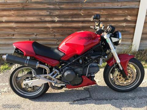 Ducati 900 Monster carbu