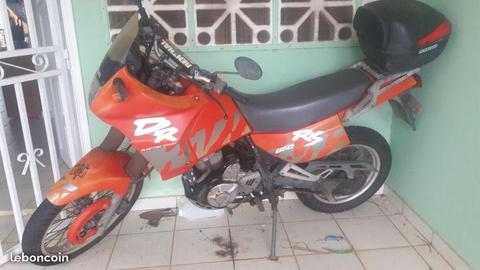 Moto suzuki 650 DR