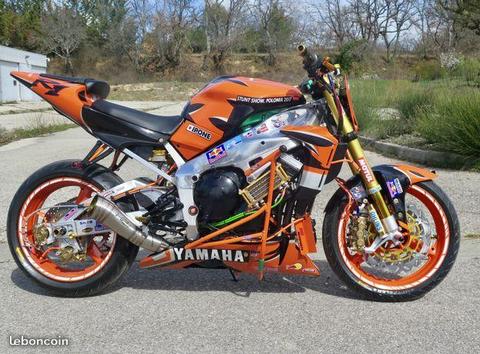 Yamaha r1 stunt street bike show bike comme neuve