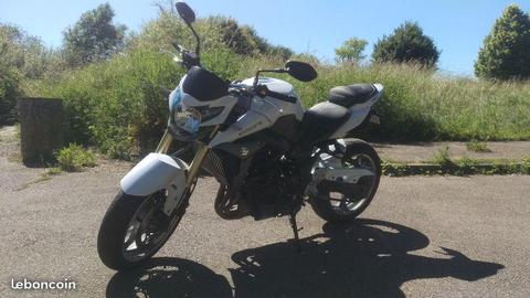 Suzuki GSR 750