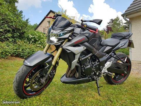 Suzuki gsr 750