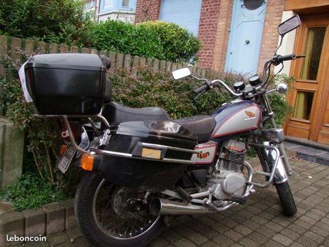 Moto Honda 125 CM Custom