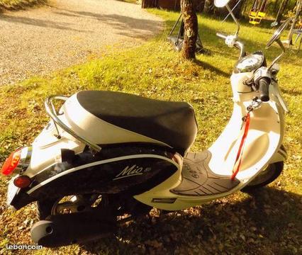 SCOOTER SYM MIO 50cc NOIR ET BLANC 7722 KM