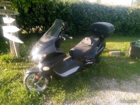Deux 125 cm3 et un 50 cm3