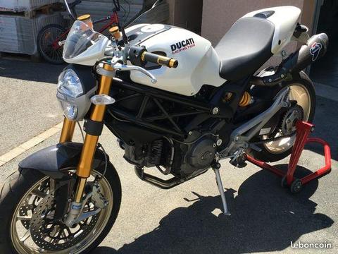 Ducati Monster 1100 S Blanche