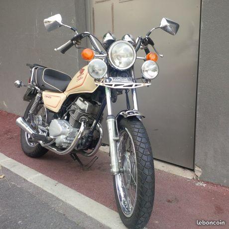 MOTO HONDA CUSTOM CM 125 cm3 Couleur crème