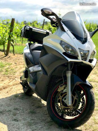 Scooter aprilia srv 850 abs/atc 76 chevaux