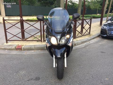 Piaggio xevo 125 noir brillant révision faite