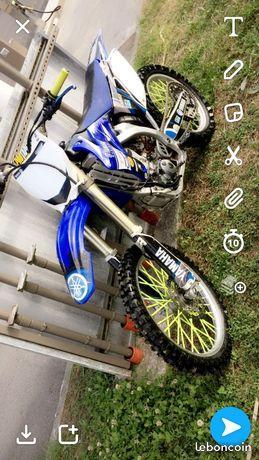 Moto cross Yamaha 250 Yzf de 2009 à débattre