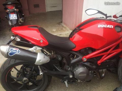 Moto Ducati Monster 796