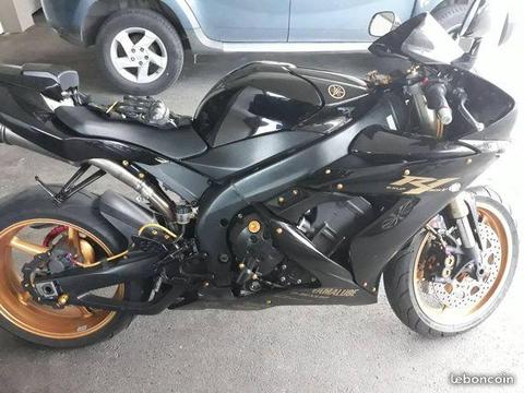 yamaha r1