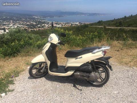 Scooter 125 Peugeot Tweet