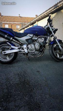 Honda Hornet bleue 2003