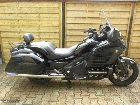 Honda 1800 Goldwing F6B en très bon état