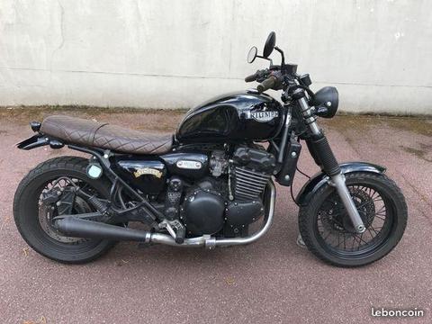 Triumph 900 Scrambler cace racer