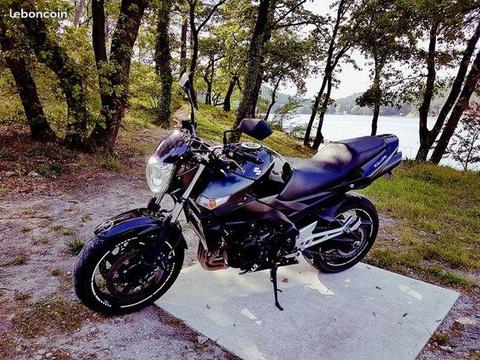 Suzuki GSR 600 Full Black