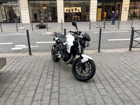 BMW F800R Blanche Akrapovic