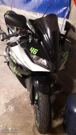 Échange très belle Yamaha yzfr 125