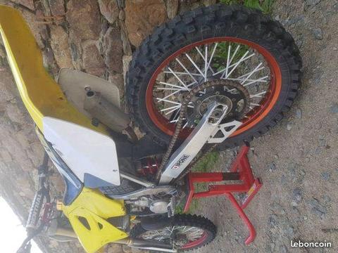 250 RM 2008. 2e main. En rodage