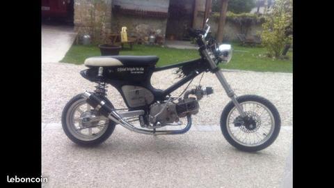 Honda C50 modifiée chopper