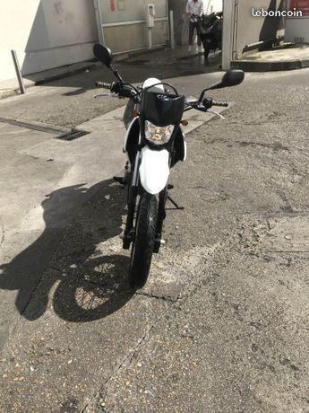 Moto 125 sm Suzuki
