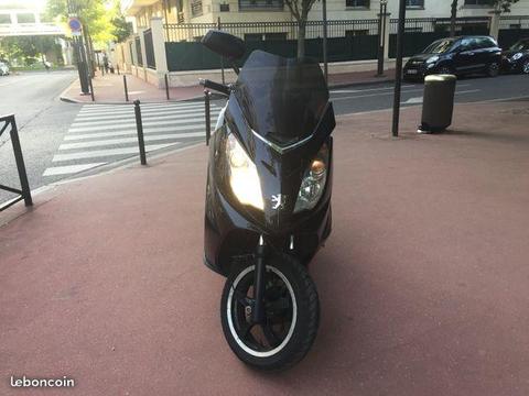 Peugeot satelliser 125 RS noir sport