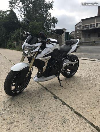 Suzuki GSR 750