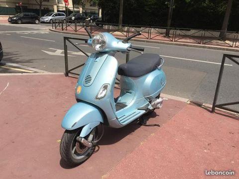 Piaggio Vespa LX 125 LX125 gris révision faite