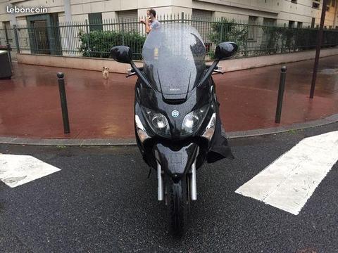 Piaggio Xevo 125 noir révision faite