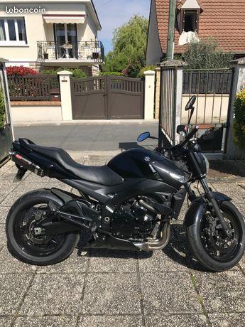 Gsr 600 full black etat exceptionnel (garage pro)
