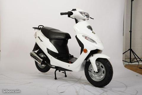 Scooter 50cc Sunny noir 2T neuf garantie 2ans