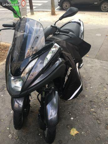 Scooter TRICITY 125 Yamaha trois roues état neuf