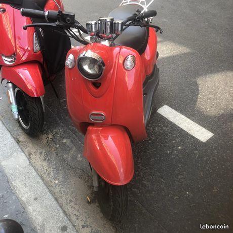 Scooter 50cc rouge Type Vespa