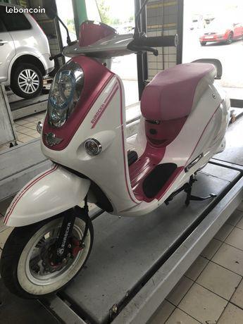 Vespa 50 cm toute neuve electrique