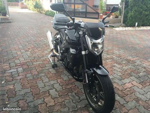 Yamaha FZ1 A avec guidon RIZOMA SBK, LED et Carbon