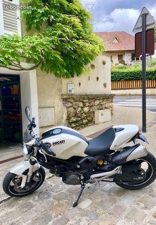 Ducati Monster 696+ blanche